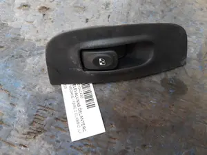 Foto de MANDO ELEVALUNAS DELANTERO DERECHO SIN MARCA SIN MODELO referencia 8200181700