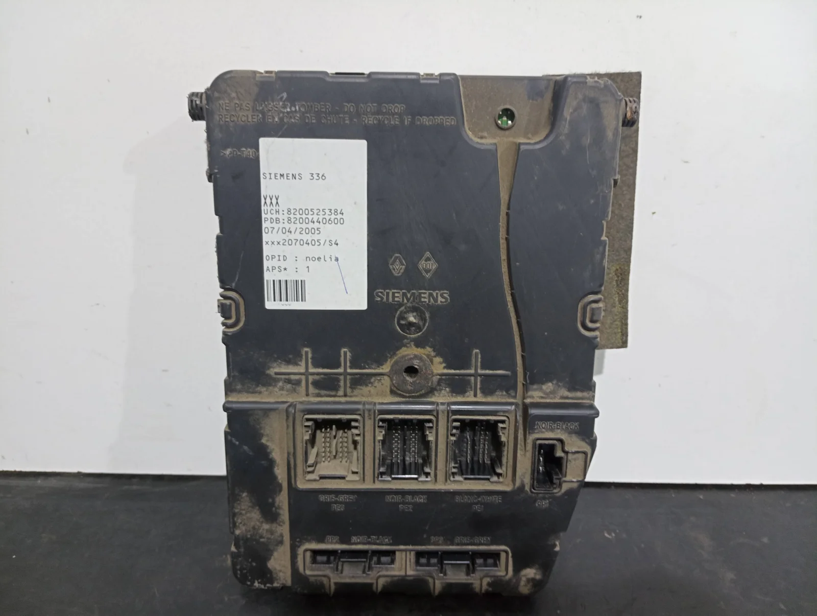 Foto de CAJA RELES / FUSIBLES RENAULT MEGANE II CLASSIC BERLINA referencia 8200525384