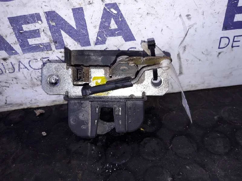 Foto de CERRADURA MALETERO / PORTON VOLKSWAGEN POLO IV (9N1) referencia 6Q6827505B