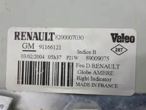 Foto de PILOTO DELANTERO DERECHO RENAULT TRAFIC II FURGÓN referencia 8200007030 foto 3
