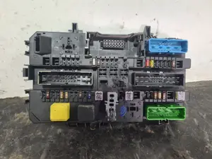 Foto de CAJA RELES / FUSIBLES SIN MARCA SIN MODELO referencia 5DK00866930