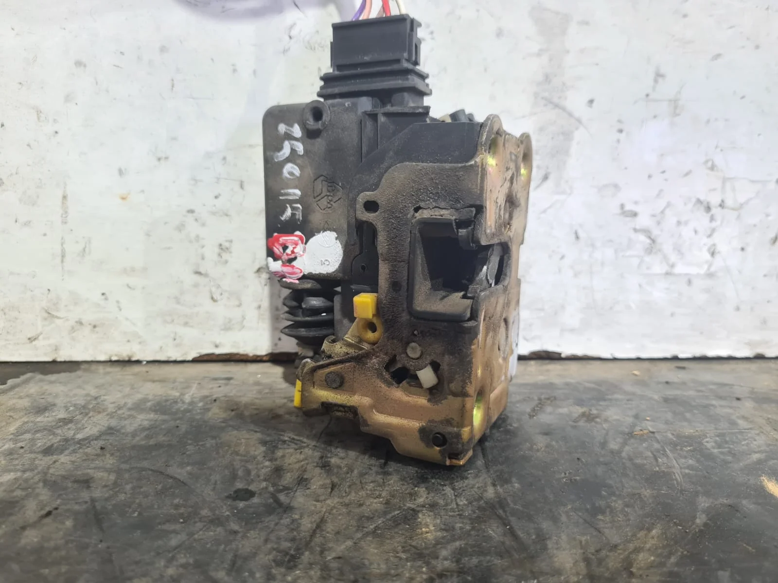Foto de CERRADURA PUERTA DELANTERA DERECHA RENAULT CLIO I FASE I / II (B/C57)