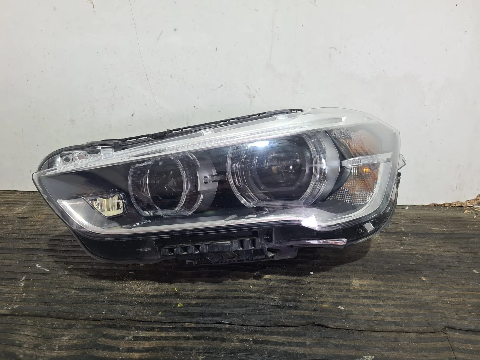 Foto de FARO IZQUIERDO BMW SERIE X1 (F48) referencia 7495003