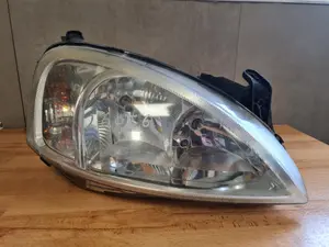 Foto de FARO DERECHO OPEL CORSA C referencia 13115007
