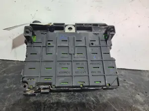 Foto de CAJA RELES / FUSIBLES SIN MARCA SIN MODELO referencia 9650664080 foto 3