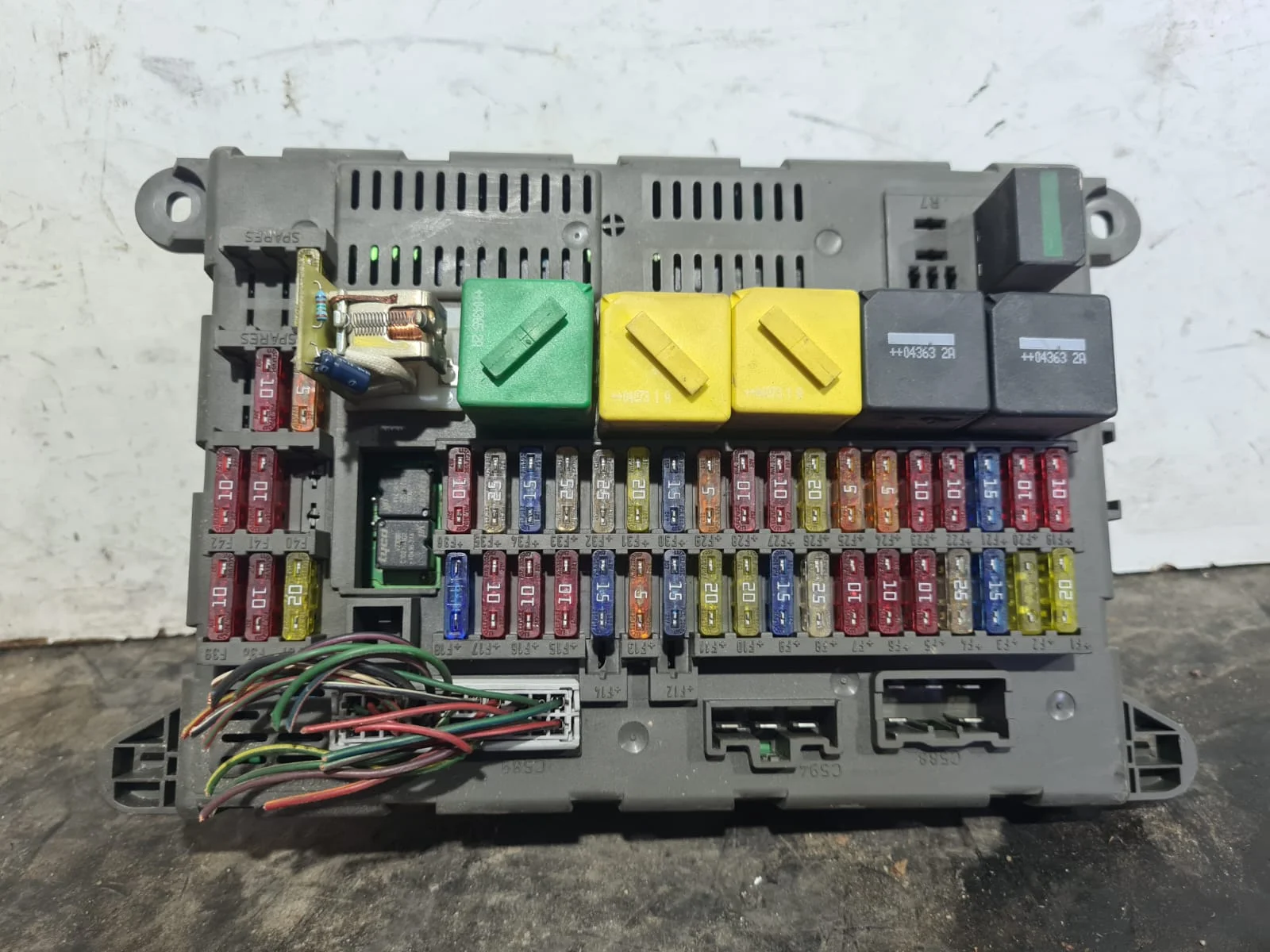 Foto de CAJA RELES / FUSIBLES LAND ROVER FREELANDER (LN) referencia YWC500210