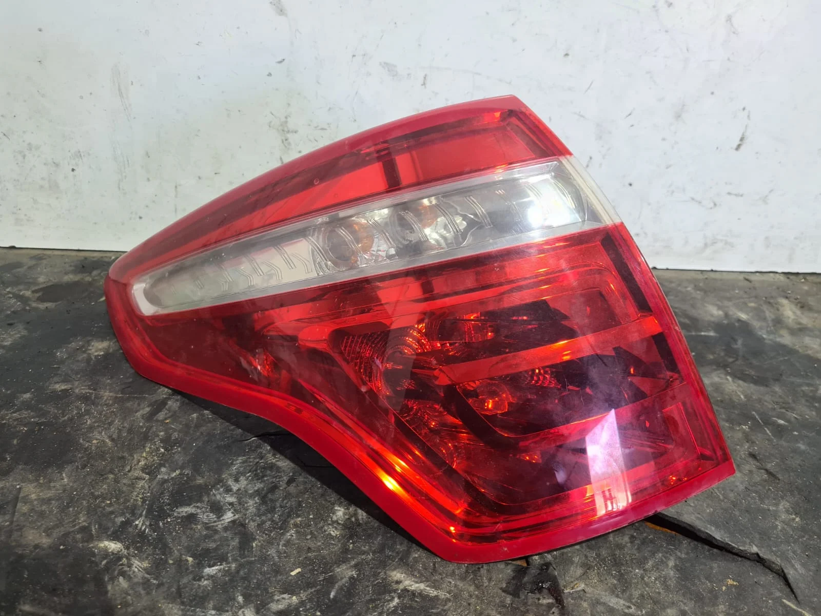 Foto de PILOTO TRASERO IZQUIERDO CITROEN C4 PICASSO referencia 9653547580