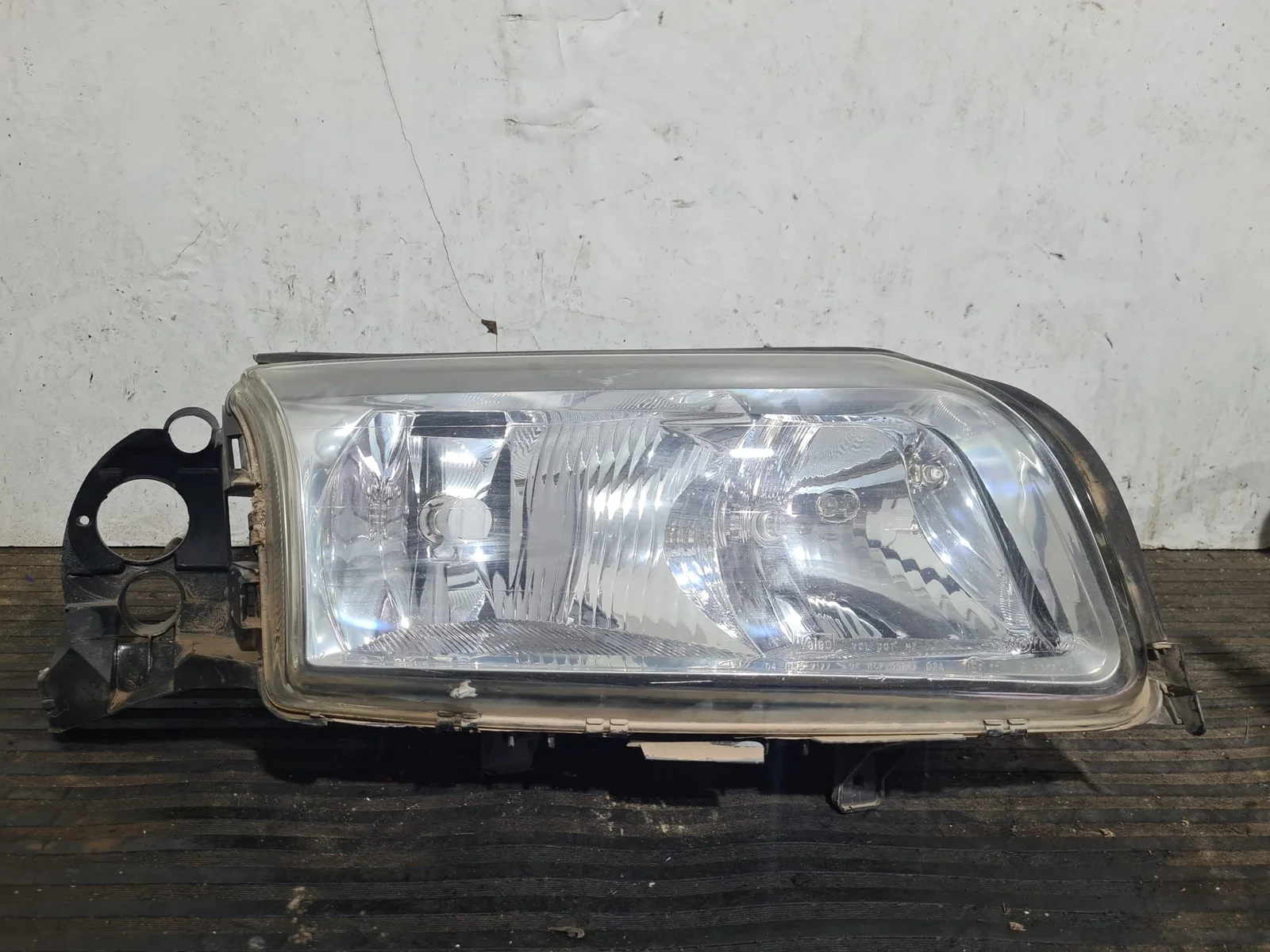 Foto de FARO DERECHO VOLVO S80 BERLINA referencia 8620471