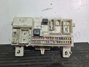 Foto de CAJA RELES / FUSIBLES VOLVO S40 BERLINA referencia 30765015