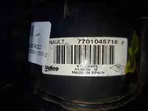 Foto de FARO ANTINIEBLA IZQUIERDO RENAULT CLIO II FASE II (B/CB0) referencia 77001045718F foto 2