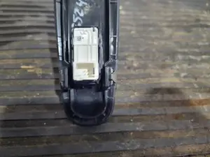 Foto de MANDO ELEVALUNAS DELANTERO DERECHO PEUGEOT 308 referencia 96762292ZD foto 3