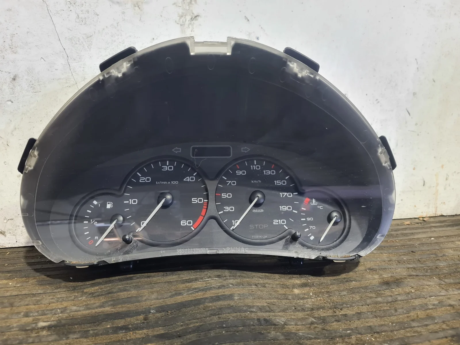 Foto de CUADRO INSTRUMENTOS PEUGEOT 206 referencia 9656696080