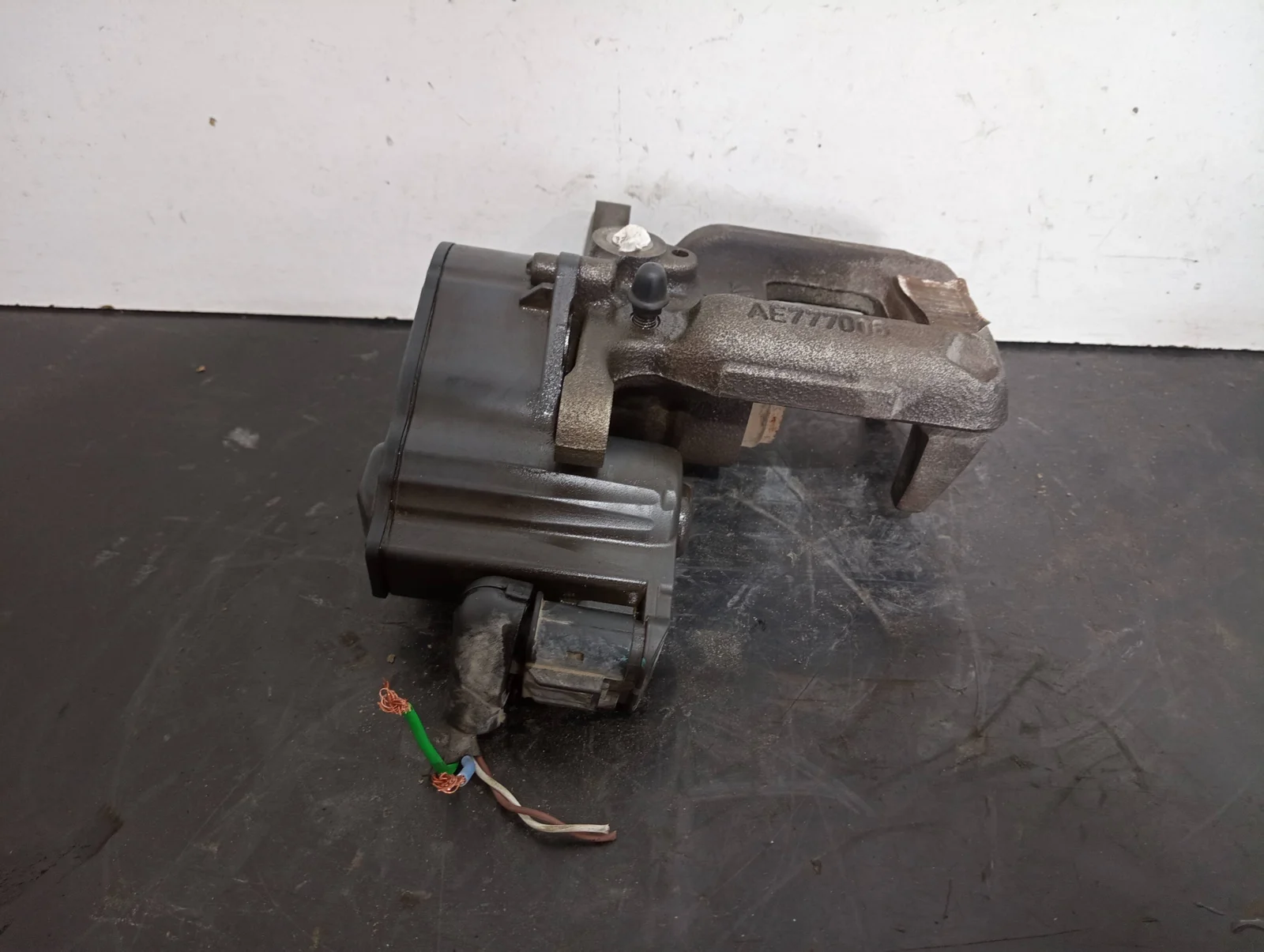 Foto de PINZA DE FRENO TRASERA IZQUIERDA PEUGEOT 308