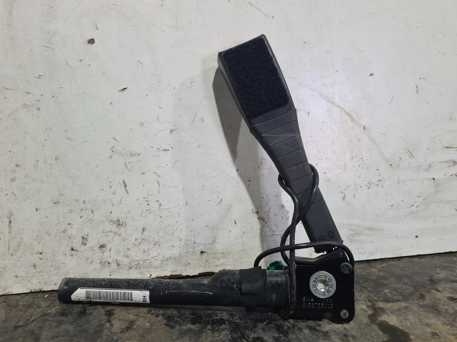 Foto de PRETENSOR AIRBAG DERECHO OPEL CORSA E referencia 616046600C