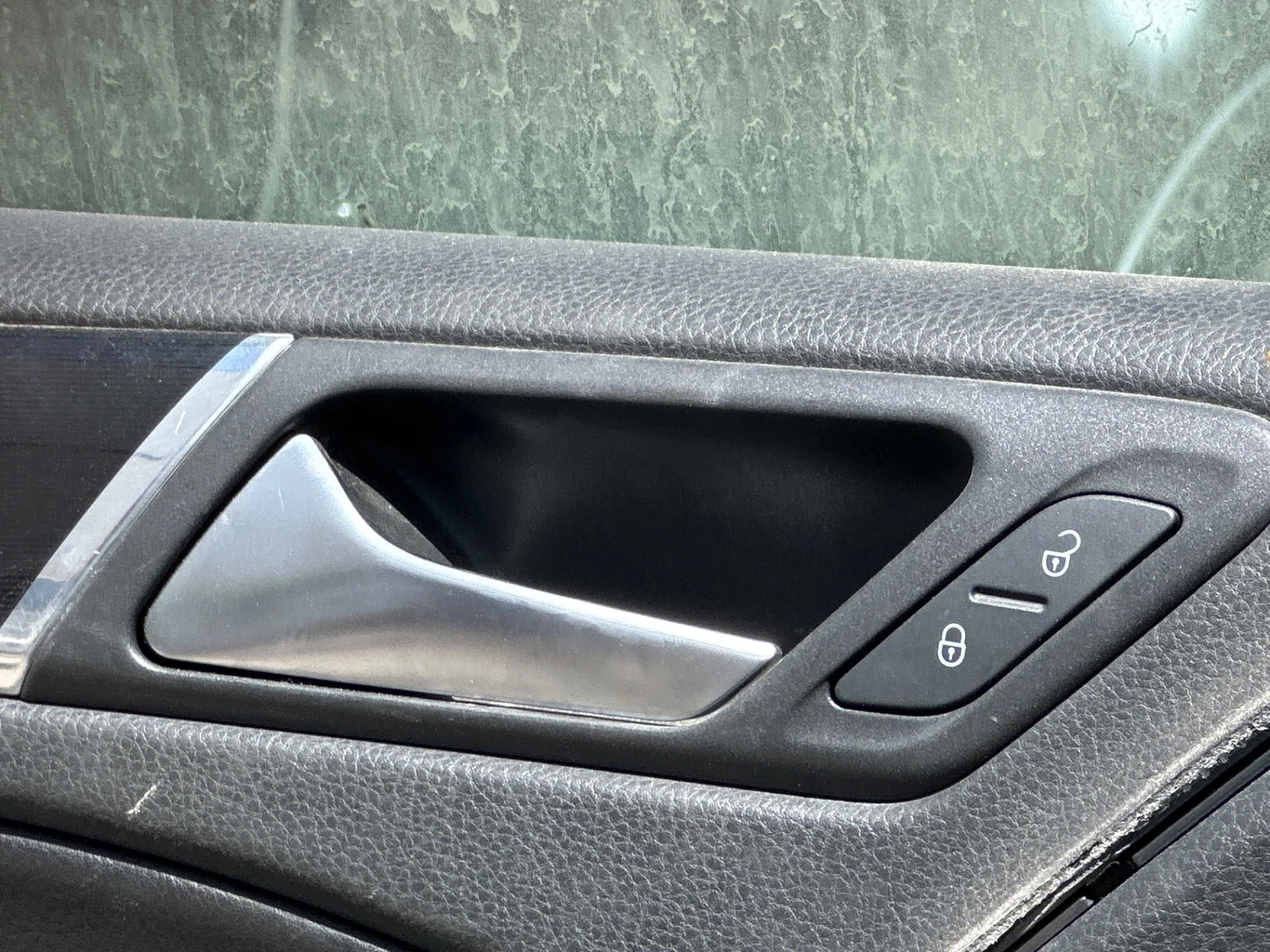 Foto de MANETA INTERIOR DELANTERA IZQUIERDA VOLKSWAGEN GOLF VI (5K1)(10.2008)