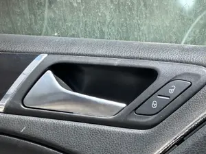 Foto de MANETA INTERIOR DELANTERA IZQUIERDA VOLKSWAGEN GOLF VI (5K1)(10.2008)