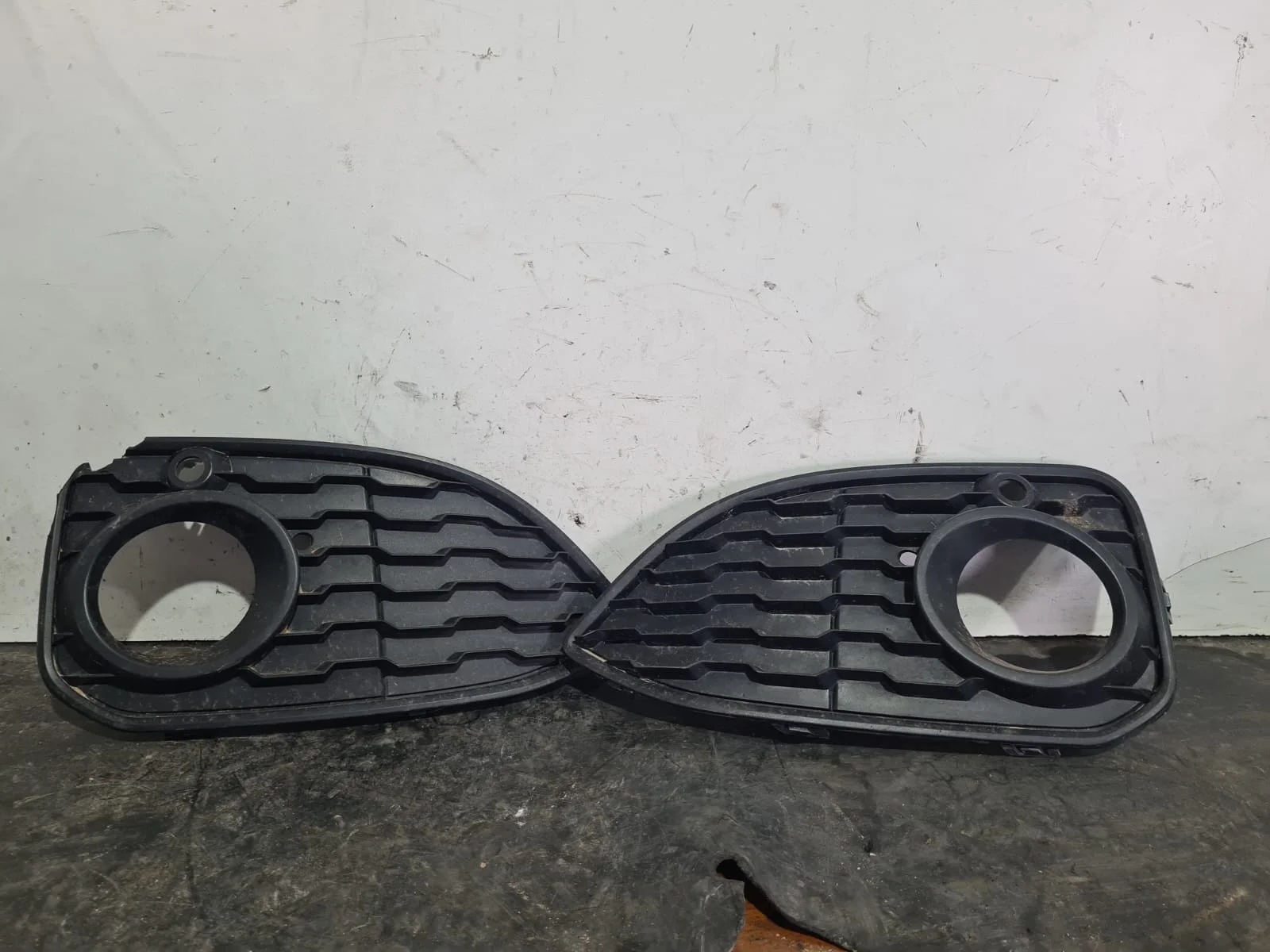 Foto de REJILLA PARAGOLPES DERECHA BMW SERIE 1 BERLINA 3P (F21) referencia 51118060281
