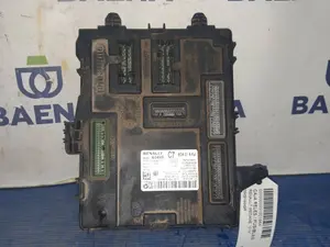 Foto de CAJA RELES / FUSIBLES RENAULT SIN MODELO referencia 284B14449R