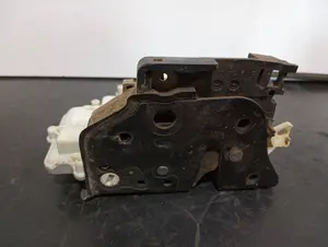 Foto de CERRADURA PUERTA DELANTERA DERECHA VOLKSWAGEN PASSAT BERLINA (3C2) referencia 3C1837016A foto 3