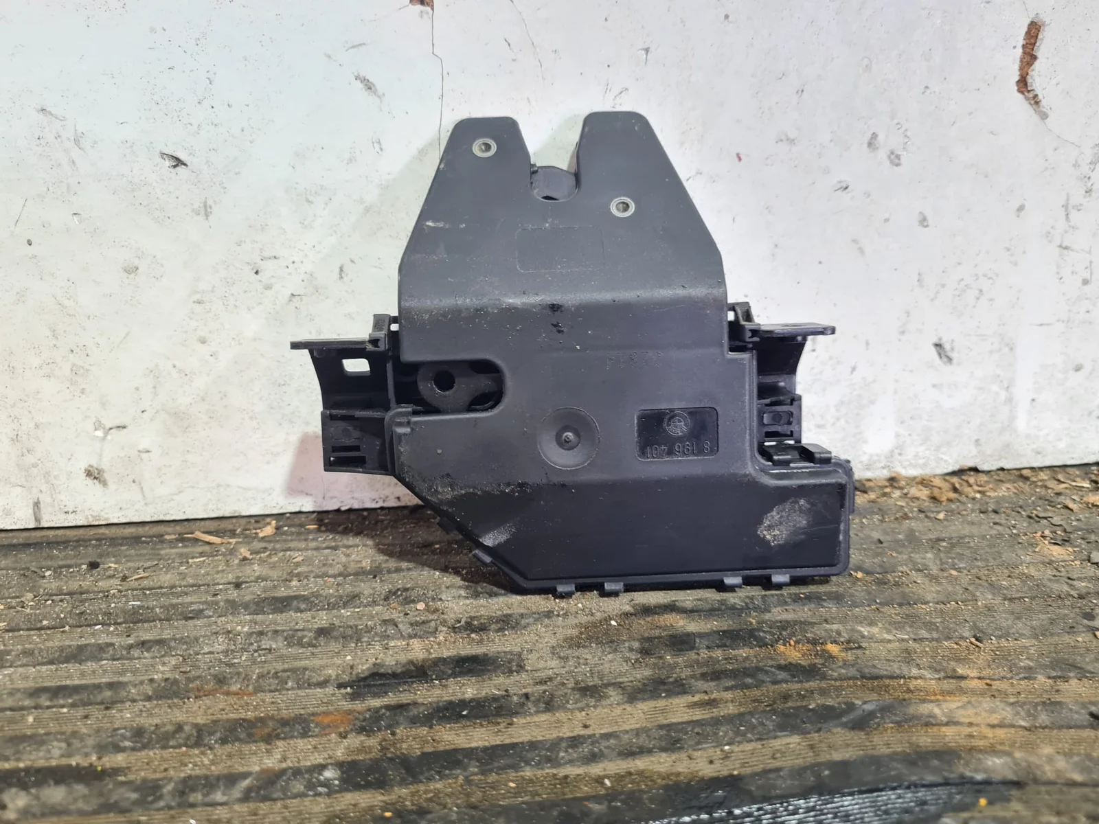Foto de CERRADURA MALETERO / PORTON BMW SERIE 3 BERLINA (E46) referencia 8196401