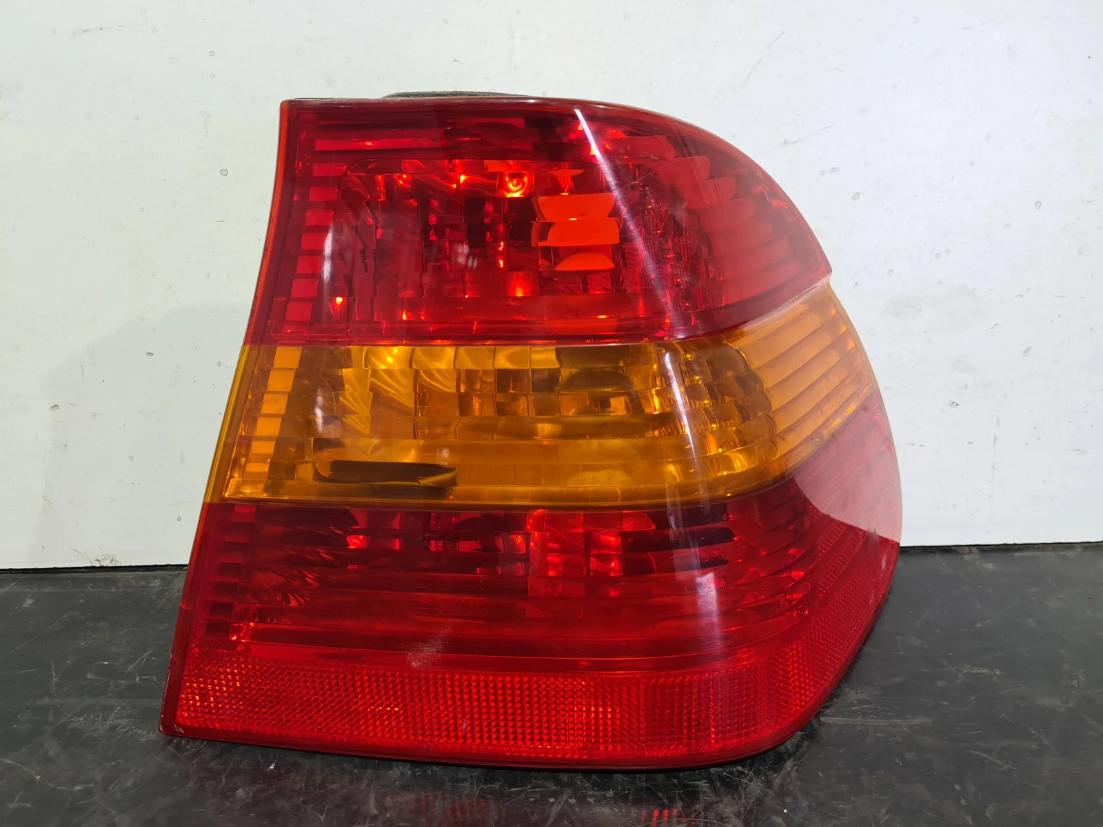 Foto de PILOTO TRASERO DERECHO BMW SERIE 3 BERLINA (E46) referencia 6907934