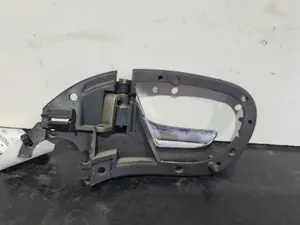 Foto de MANETA INTERIOR TRASERA DERECHA SIN MARCA SIN MODELO referencia 1M0837114 foto 3