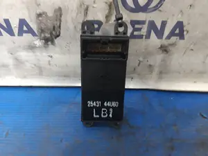 Foto de MANDO ELEVALUNAS TRASERO IZQUIERDO NISSAN MAXIMA QX (A32) referencia 2543144U60 foto 2
