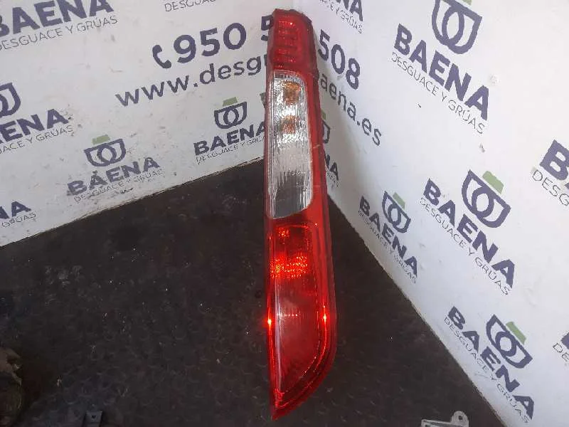 Foto de PILOTO TRASERO DERECHO FORD FOCUS BERLINA (CAP)