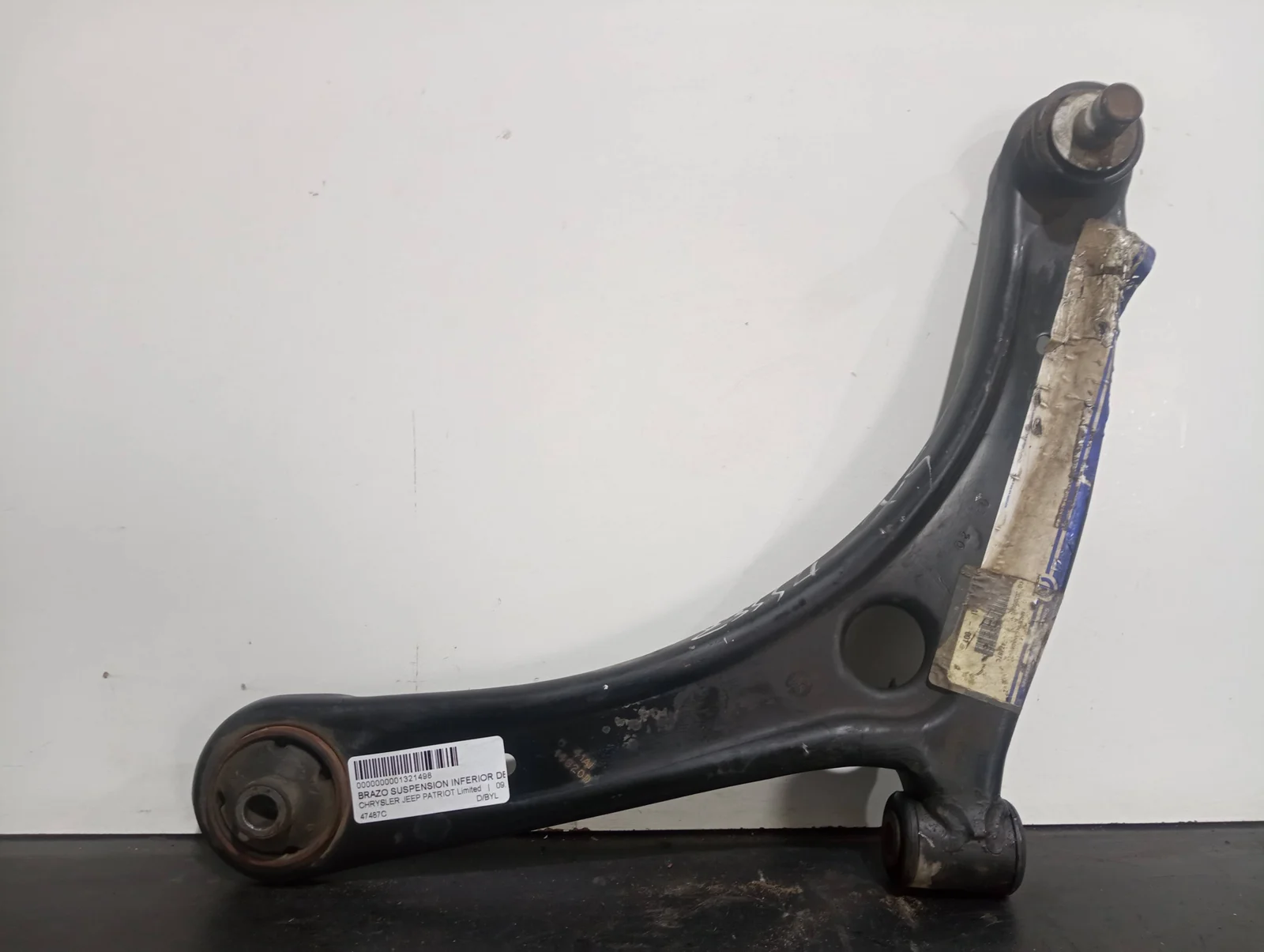 Foto de BRAZO SUSPENSION INFERIOR DELANTERO IZQUIERDO CHRYSLER JEEP PATRIOT referencia 47487C