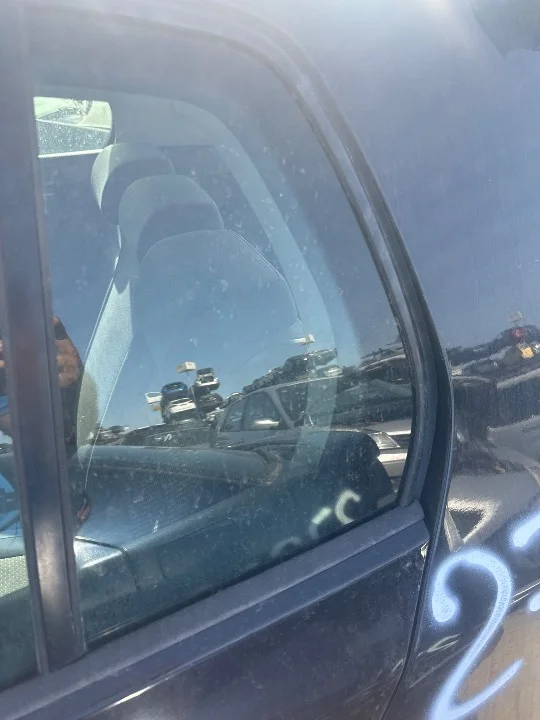 Foto de LUNA CUSTODIA TRASERA IZQUIERDA VOLKSWAGEN GOLF V (1K1)(10.2003)