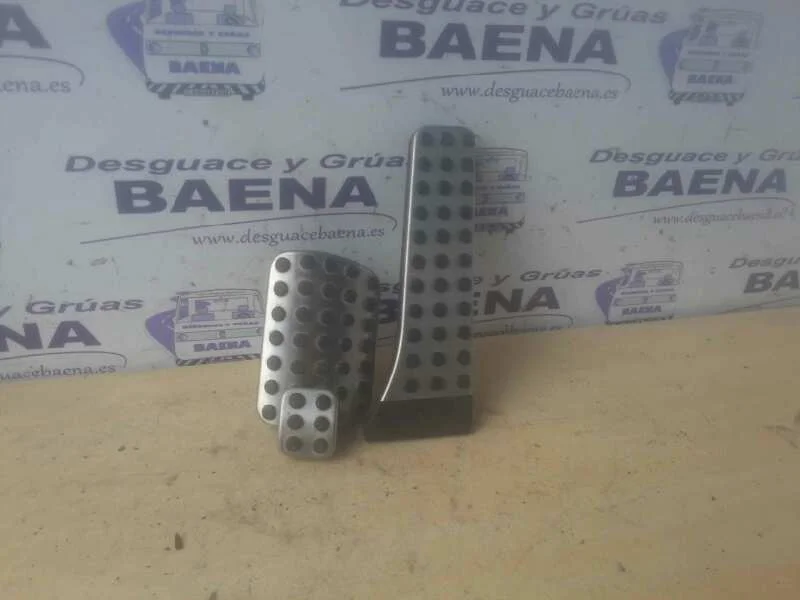 Foto de PEDAL FRENO MERCEDES-BENZ CLASE C (BM 204) BERLINA referencia JUEGO EMBELLECEDORES