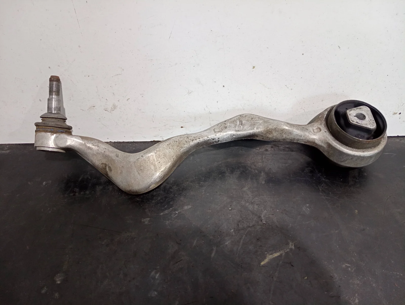 Foto de BRAZO SUSPENSION INFERIOR DELANTERO IZQUIERDO BMW SERIE 1 BERLINA (E81/E87)