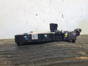 Foto de CAJA RELES / FUSIBLES RENAULT CLIO II SYMBOL referencia 216590627 foto 2