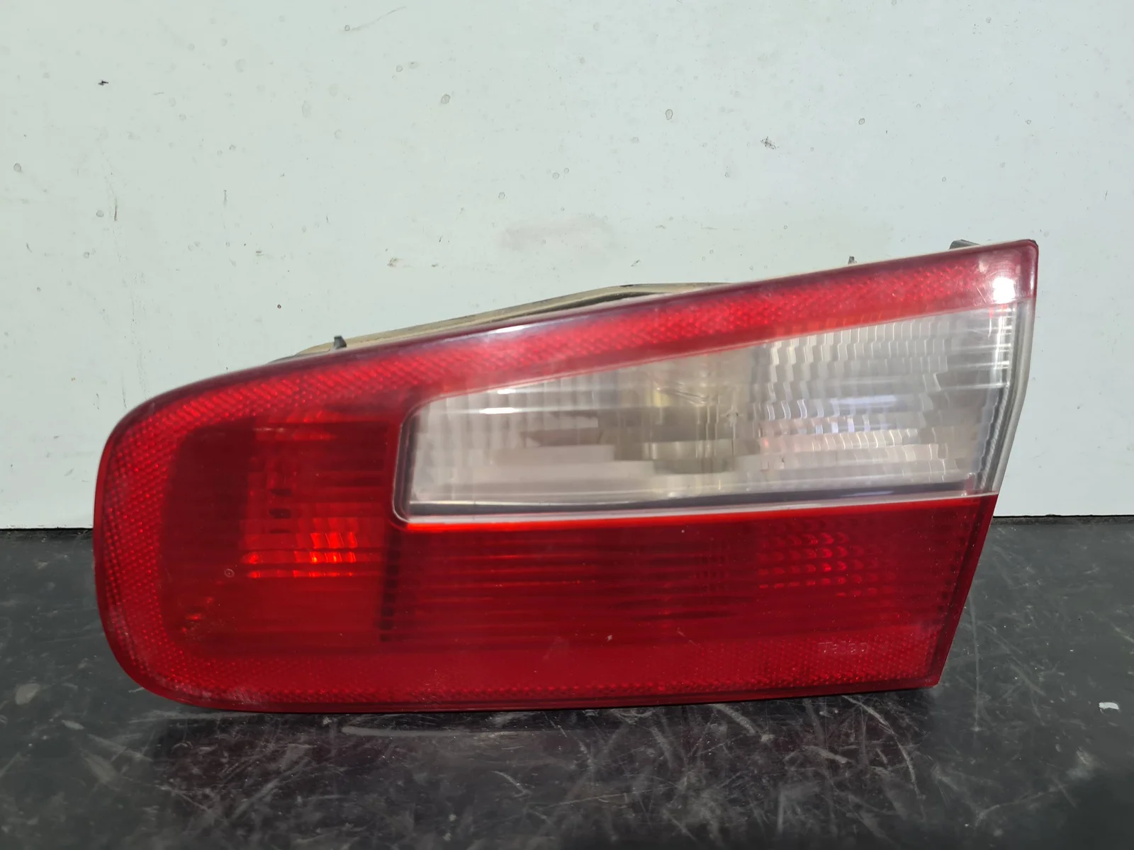 Foto de PILOTO TRASERO DERECHO INTERIOR RENAULT LAGUNA II (BG0) referencia 8200002476