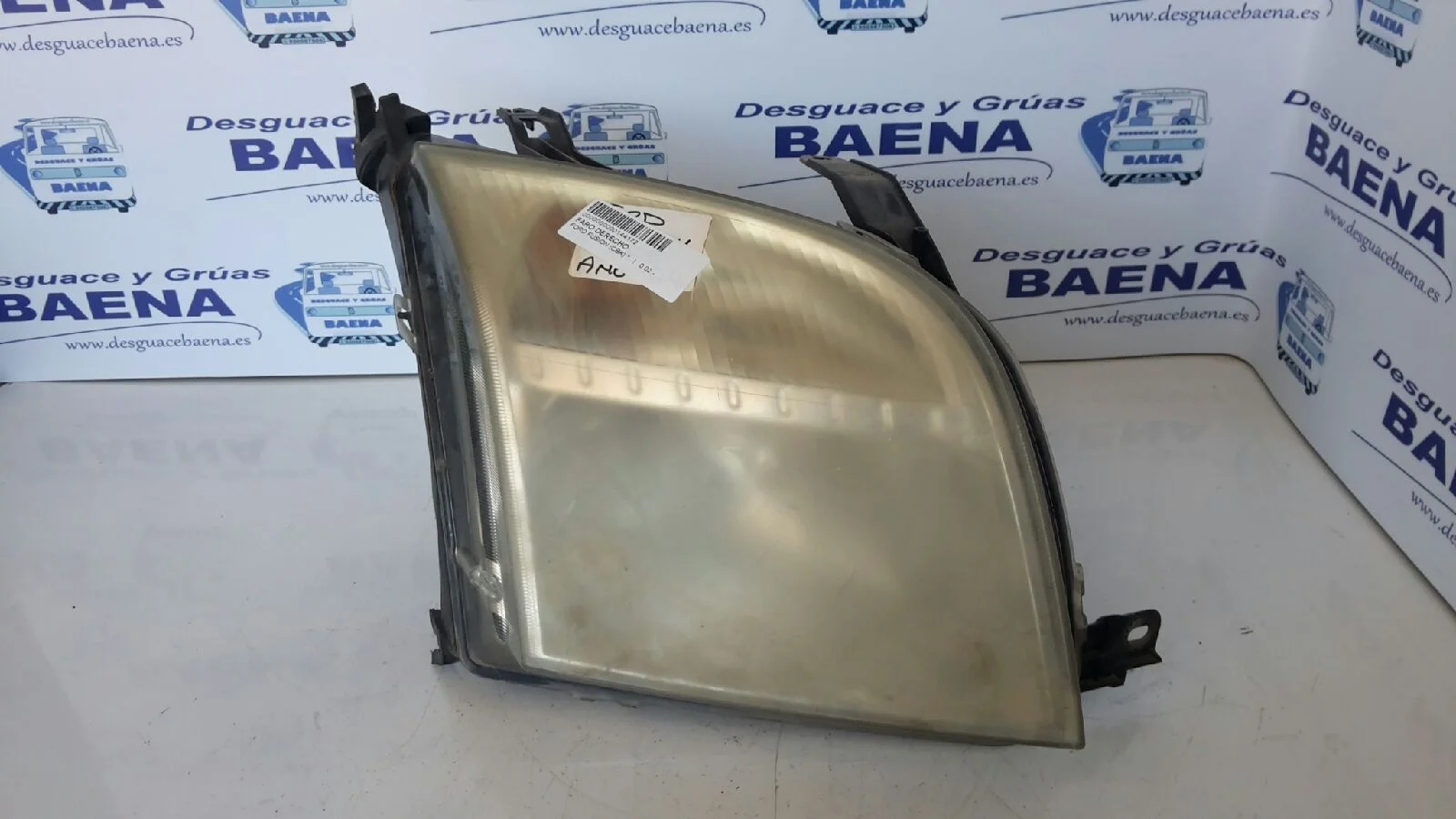 Foto de FARO DERECHO SIN MARCA SIN MODELO
