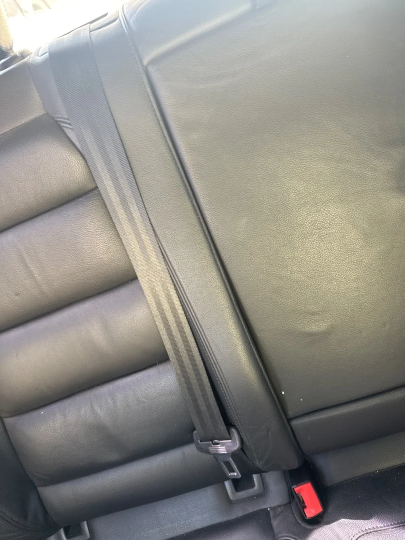 Foto de CINTURON SEGURIDAD TRASERO CENTRAL VOLKSWAGEN GOLF VI (5K1)(10.2008)