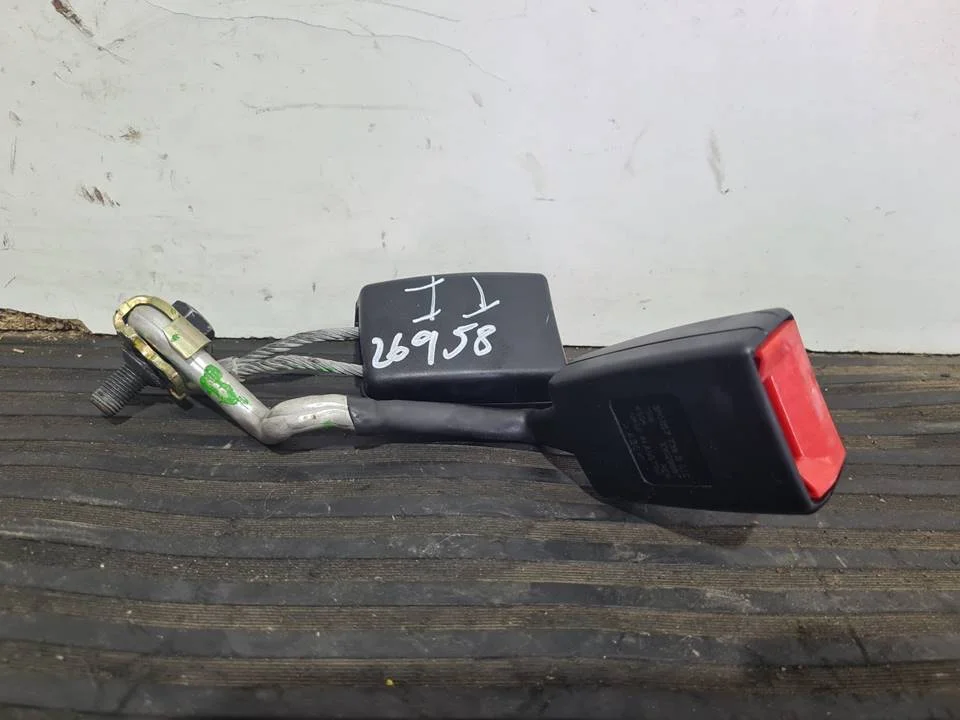 Foto de ENGANCHE CINTURON TRASERO IZQUIERDO AUDI A4 BERLINA (8E) referencia 8P0857739B01C