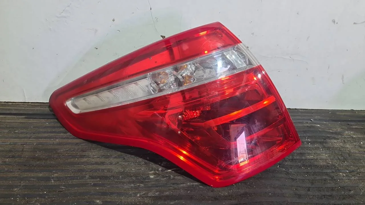 Foto de PILOTO TRASERO IZQUIERDO CITROEN C4 PICASSO referencia 9653547580