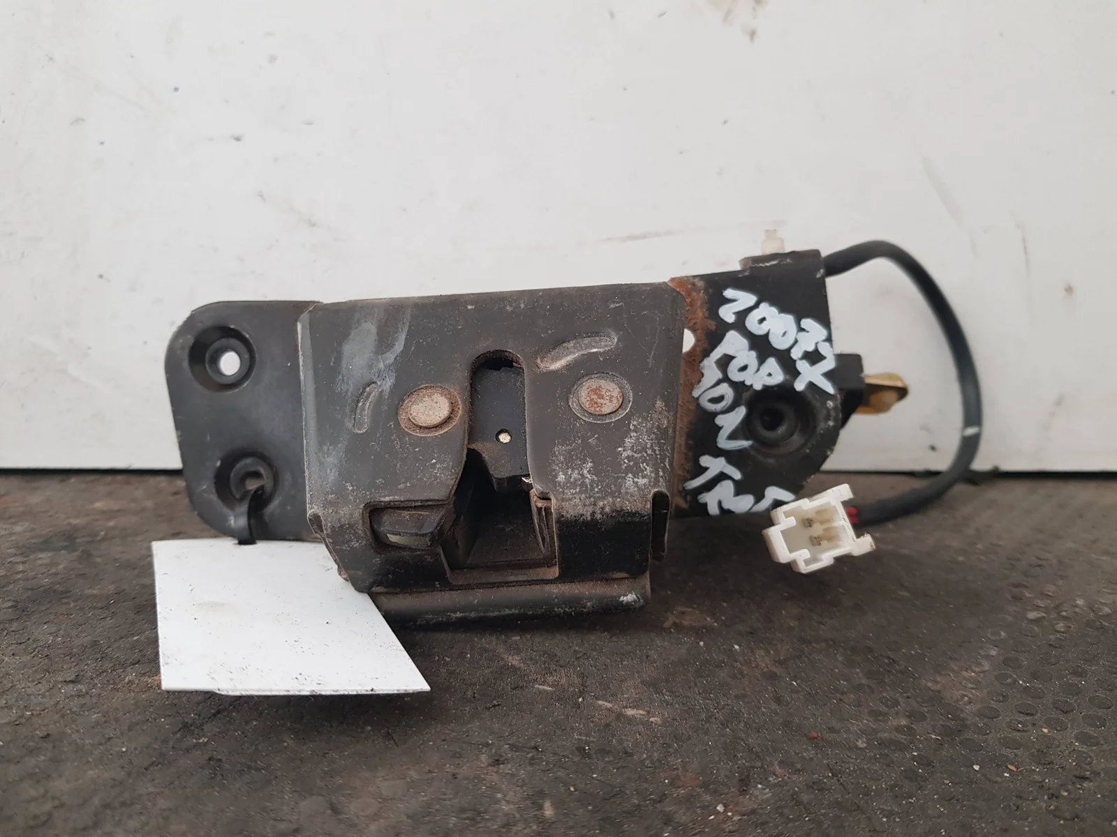 Foto de CERRADURA MALETERO / PORTON DAEWOO REZZO