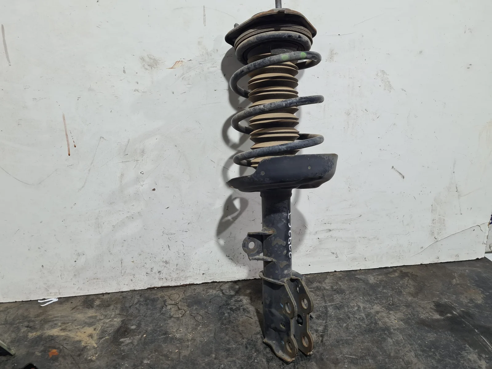Foto de AMORTIGUADOR DELANTERO IZQUIERDO TOYOTA C-HR (X10) referencia 48520F40021L