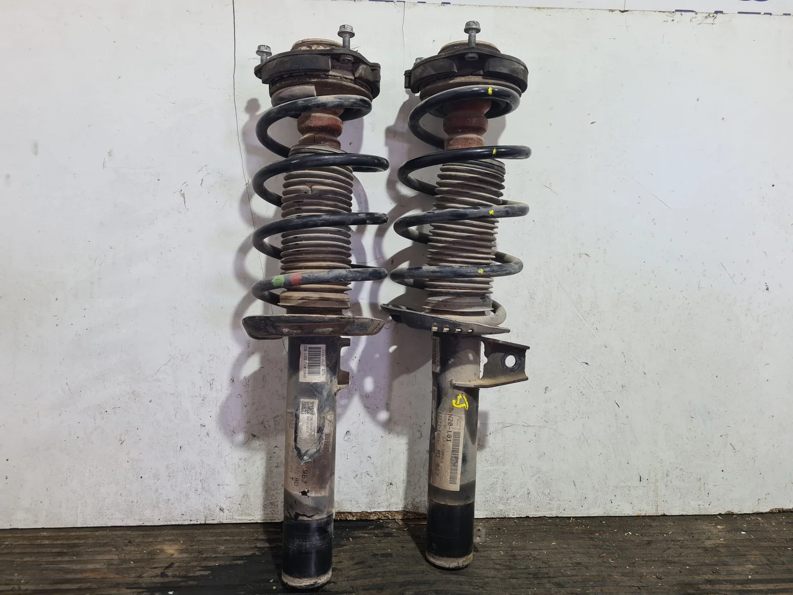 Foto de JUEGO AMORTIGUADORES DELANTERO VOLKSWAGEN TIGUAN (5N1) referencia 5N0413031K
