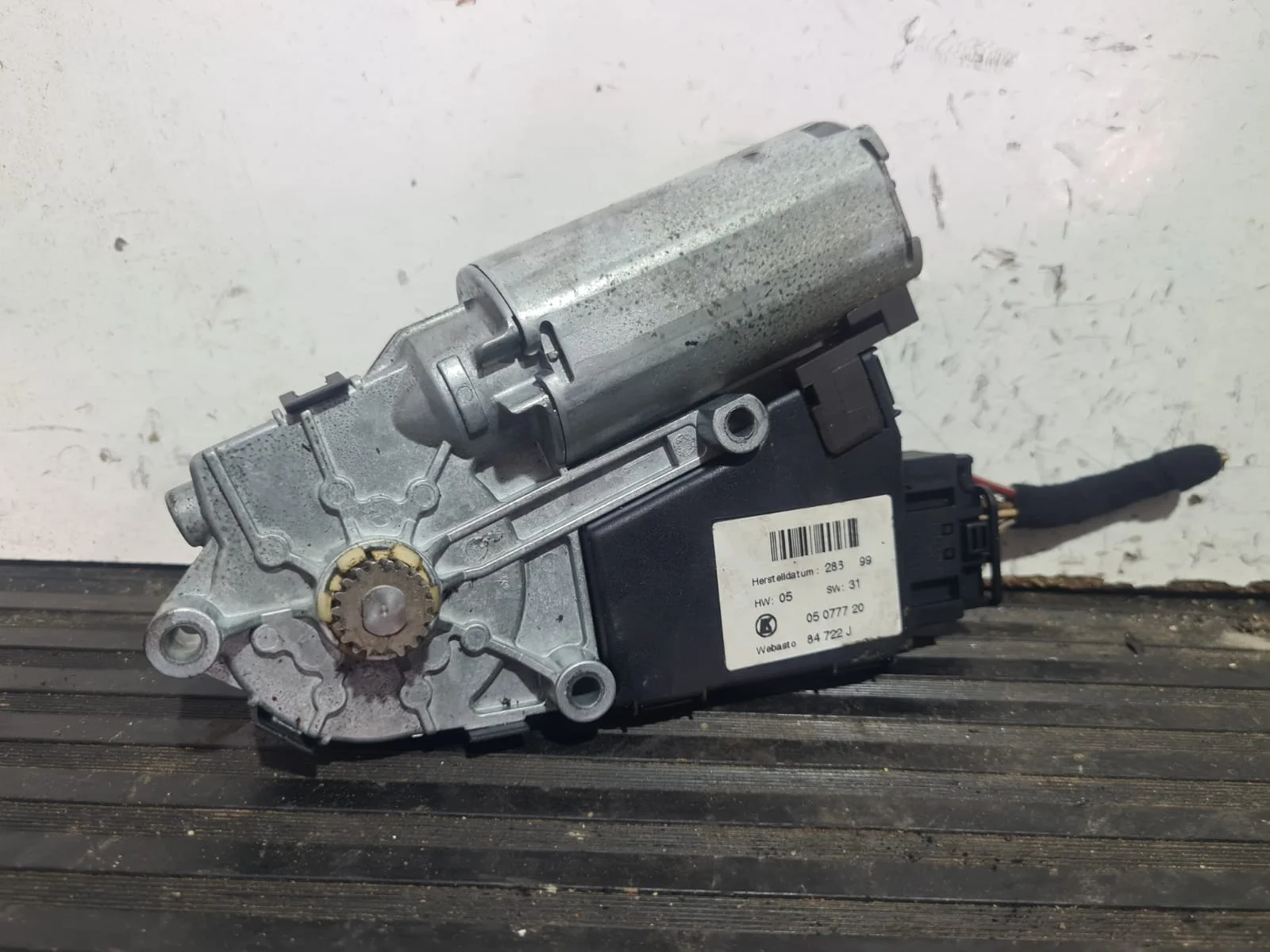 Foto de MOTOR APERTURA BMW SERIE 3 BERLINA (E46) referencia 05077720