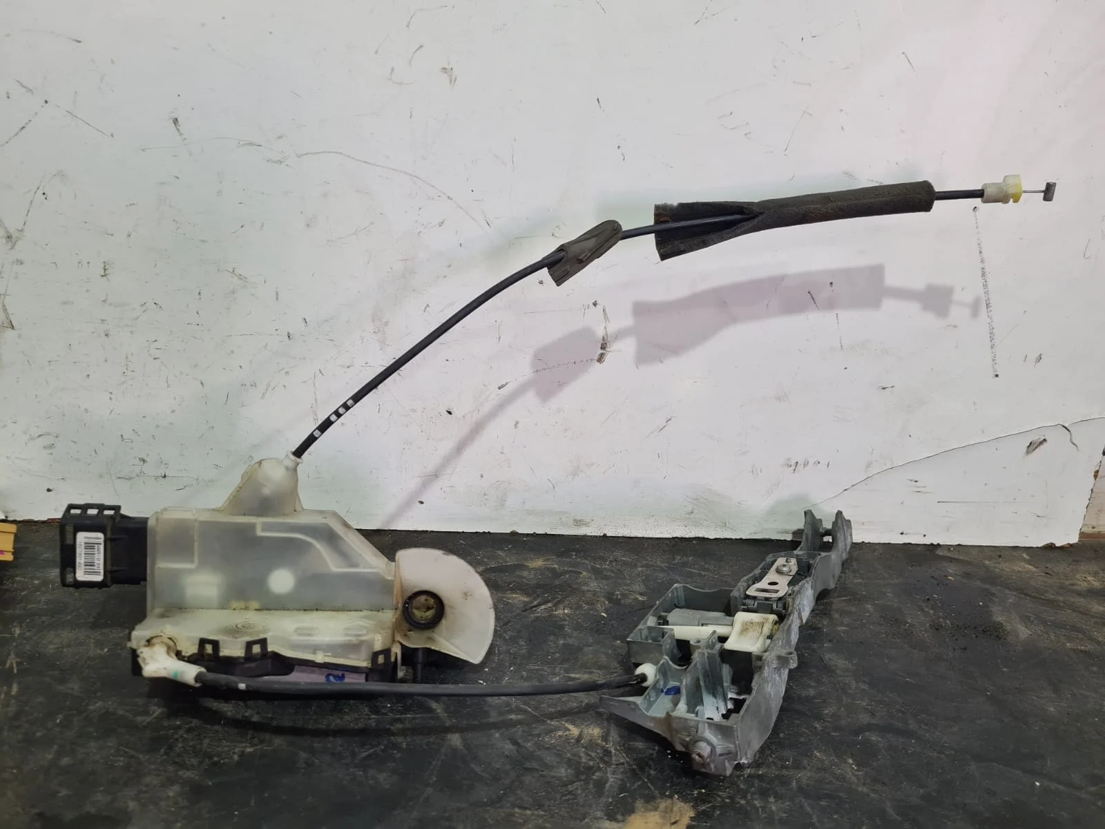 Foto de CERRADURA PUERTA DELANTERA IZQUIERDA CITROEN C3 referencia A048069