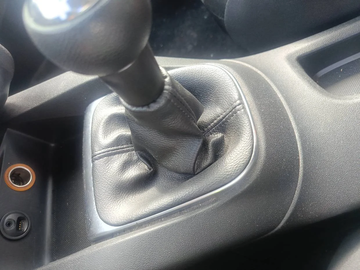 Foto de GUARNECIDOS PALANCA CAMBIO CITROEN C4 BERLINA