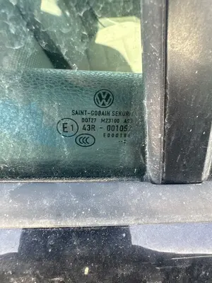 Foto de LUNA CUSTODIA TRASERA DERECHA VOLKSWAGEN GOLF V (1K1)(10.2003) foto 2