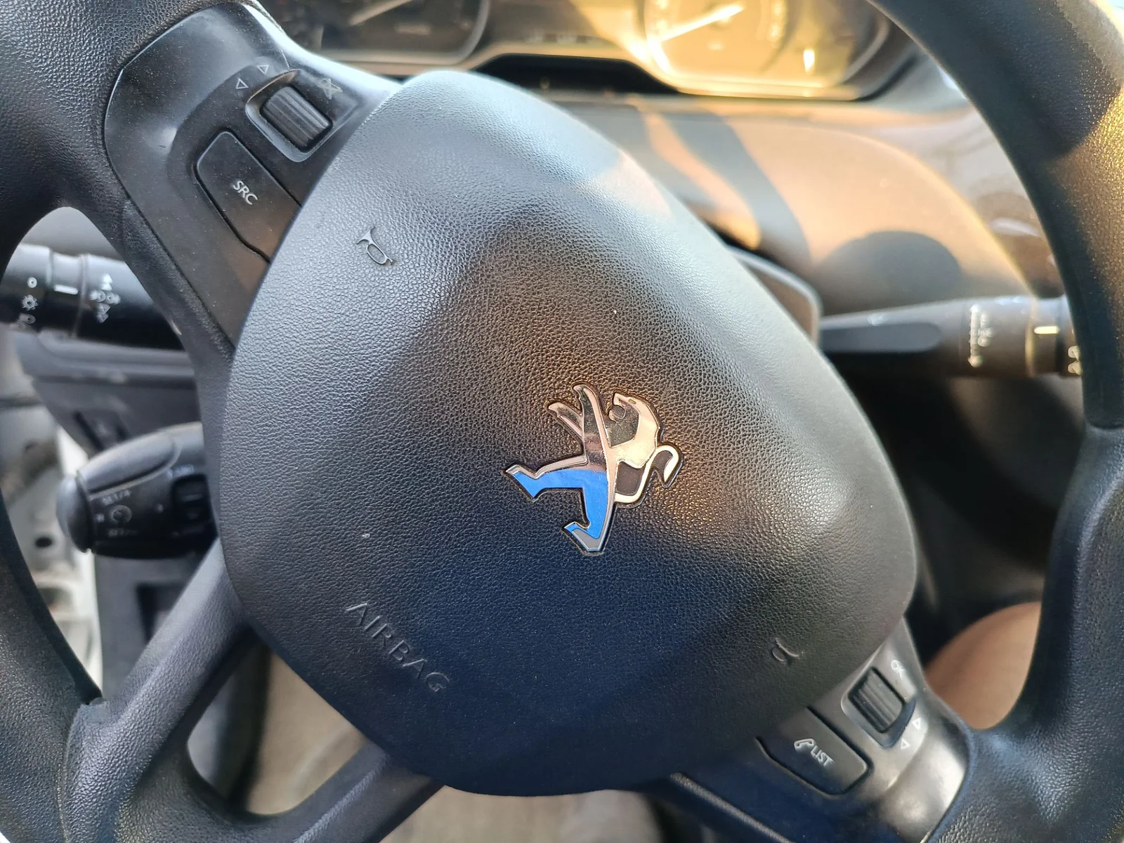 Foto de MANDO MULTIFUNCION PEUGEOT 208