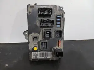 Foto de CAJA RELES / FUSIBLES SIN MARCA SIN MODELO referencia 9655471980