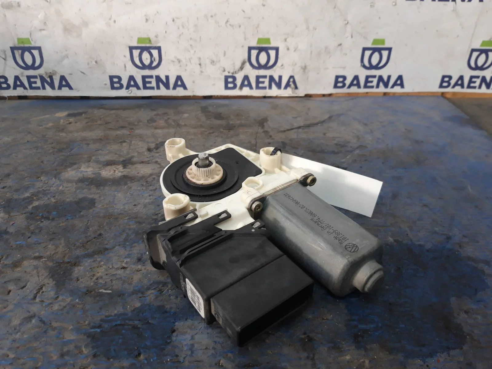 Foto de MOTOR ELEVALUNAS TRASERO IZQUIERDO VOLKSWAGEN GOLF IV BERLINA (1J1)(10.1997) referencia 101389101