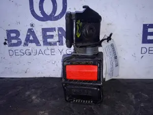 Foto de CINTURON SEGURIDAD TRASERO CENTRAL RENAULT CLIO II FASE II (B/CB0) referencia 7700429723