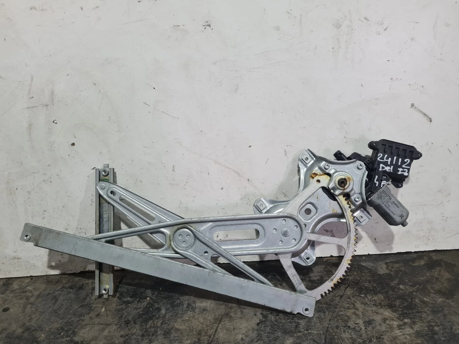 Foto de ELEVALUNAS DELANTERO IZQUIERDO TOYOTA YARIS (P13) referencia 857020F010